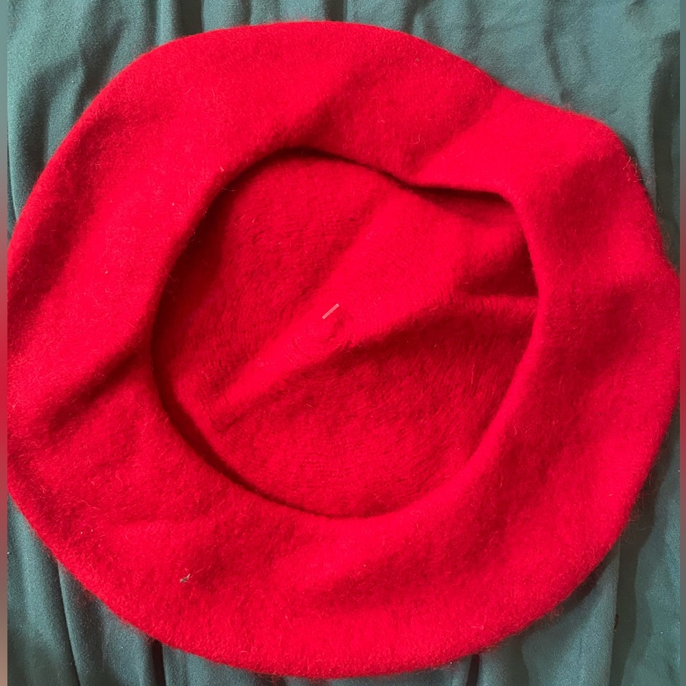 Red beret - Picture 2 of 2